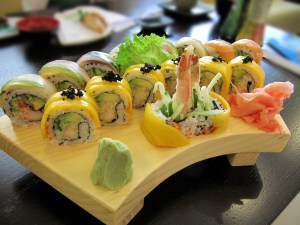 Golden_Maki_Rainbow_Roll_sushi.jpg